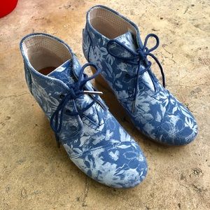 Toms Floral Print Desert Wedge Bootie